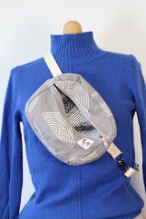 ĽADVINKA crossbody z odrezku šatky SESTRICE