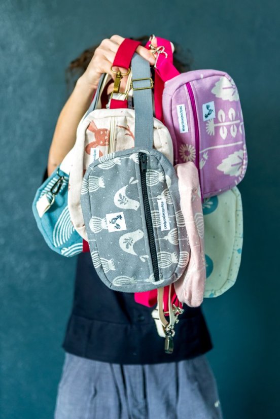 ĽADVINKA crossbody z odrezku šatky SESTRICE